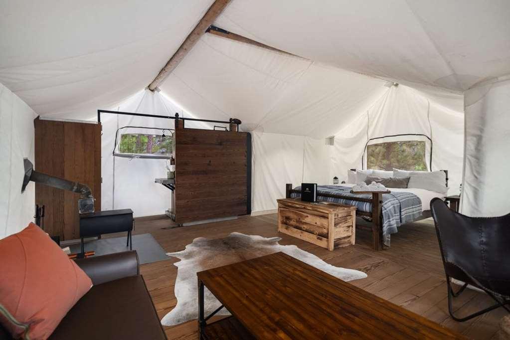 Under Canvas Acadia Surry Room photo